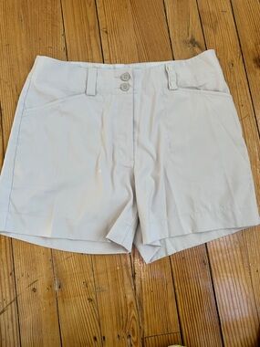 Nike Women’s Light Gray Golf Skort